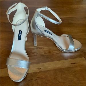 Nine West WNEDYN Gold Leather Heel, 9.5M